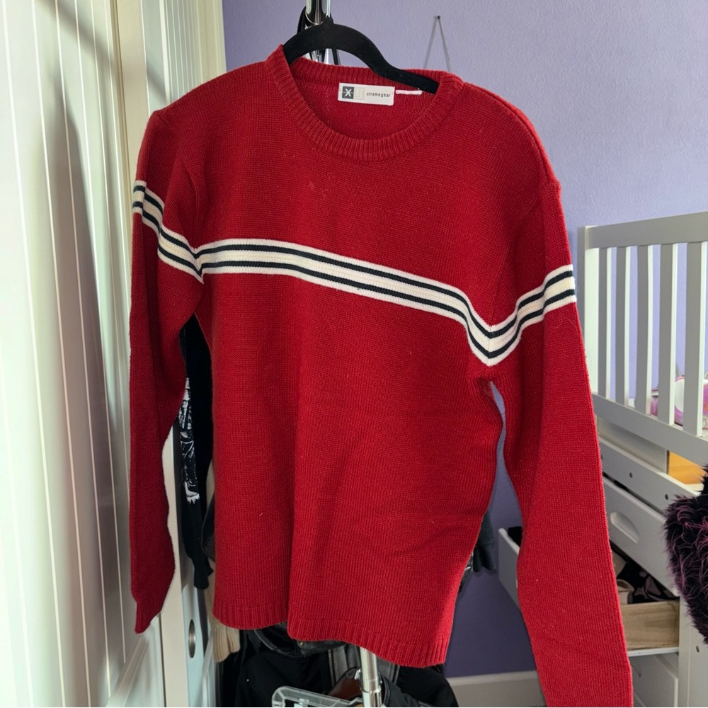 Skater red stripe sweater